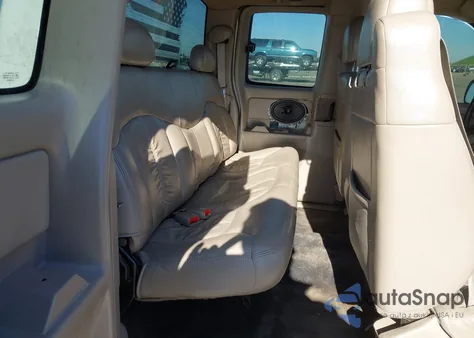 2002 Chevrolet Silverado 1500 Lt z USA, uszkodzony, nr VIN 2GCEC19T421268654